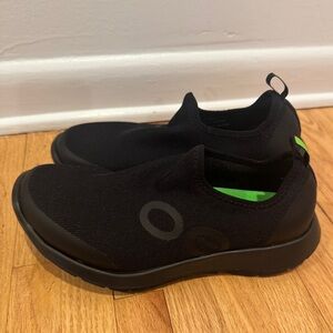 NEW OOFOS - WOMEN'S OOMG SPORT LOW SHOE - BLACK